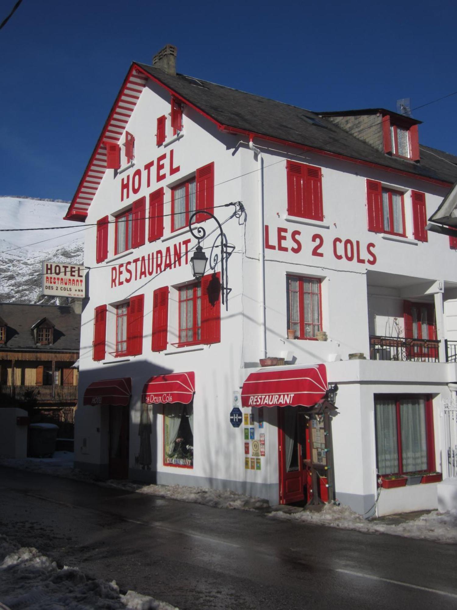 Hotel Les Deux Cols Sainte-Marie-de-Campan Exterior photo