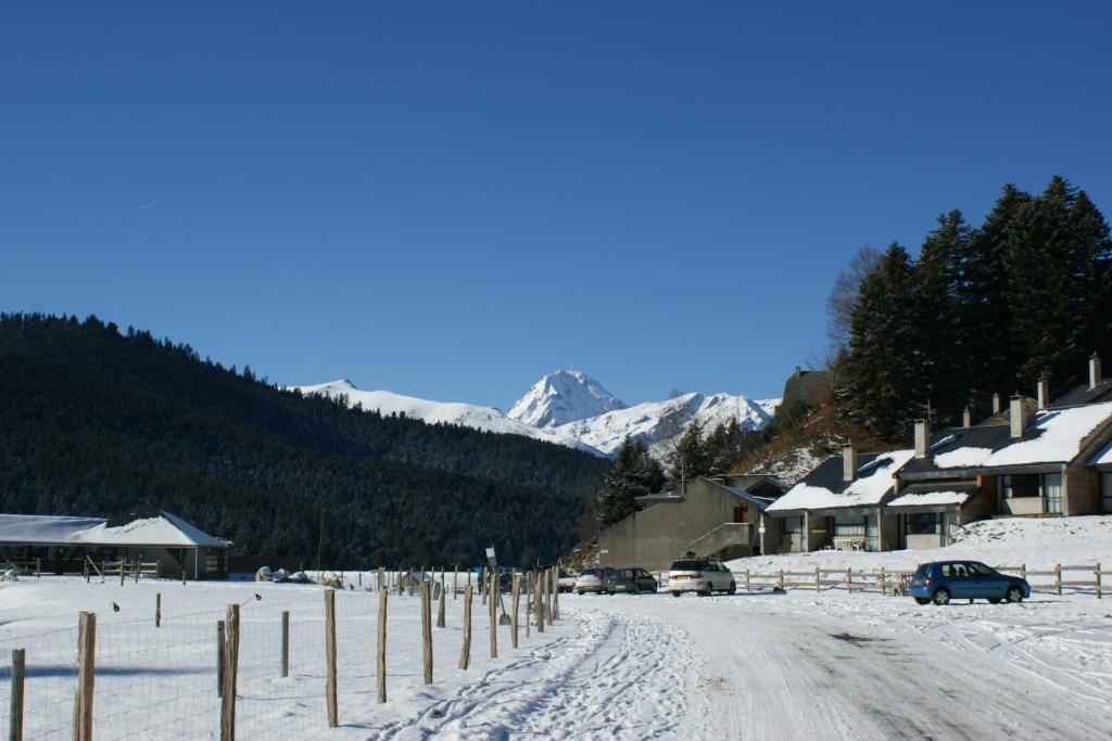 Hotel Les Deux Cols Sainte-Marie-de-Campan Exterior photo